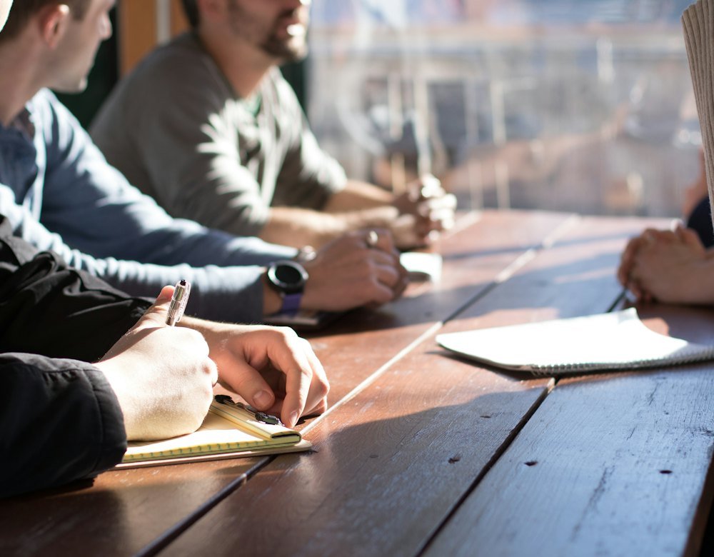 Equipo de trabajo en una reunión